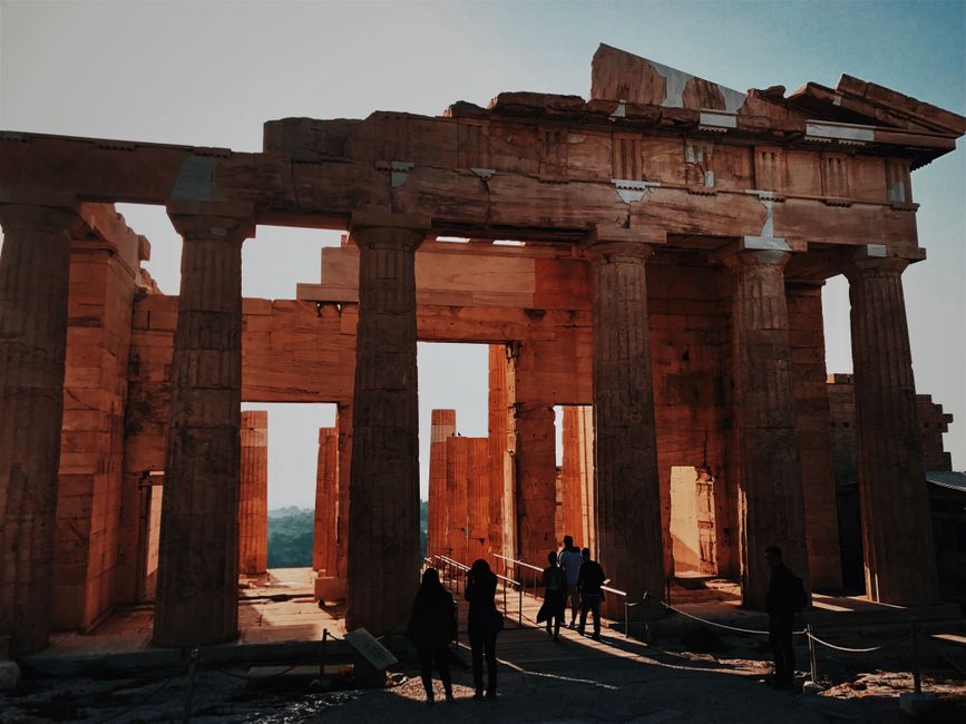 Exploring Historic Landmarks and Famous Travel Attractions